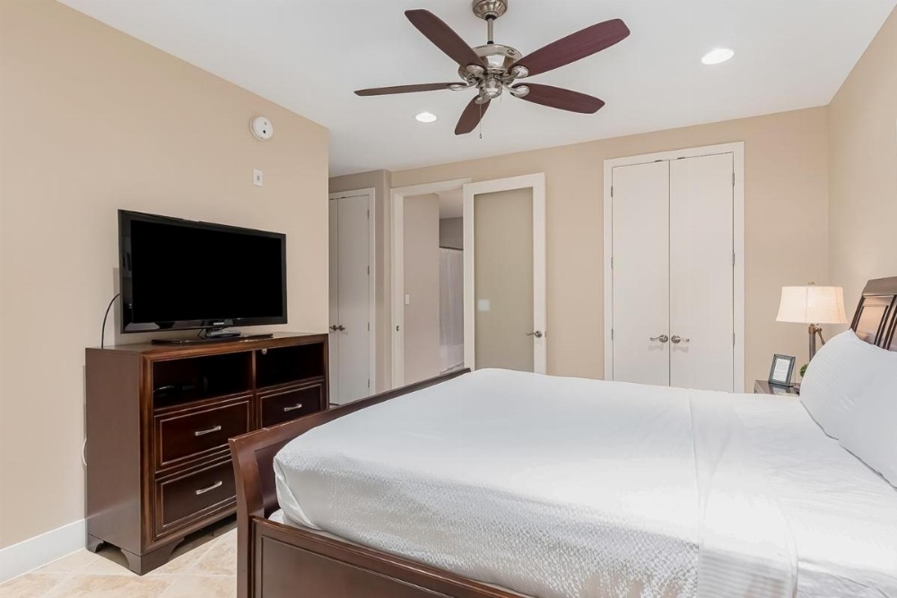 Diamond Beach Condos Image 15