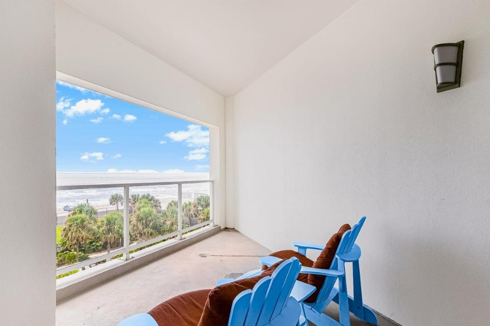 Diamond Beach Condos Image 18