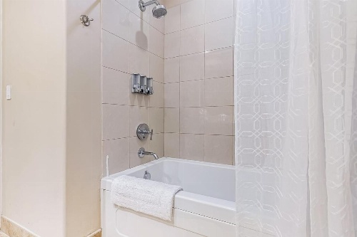 Diamond Beach Condos image 30
